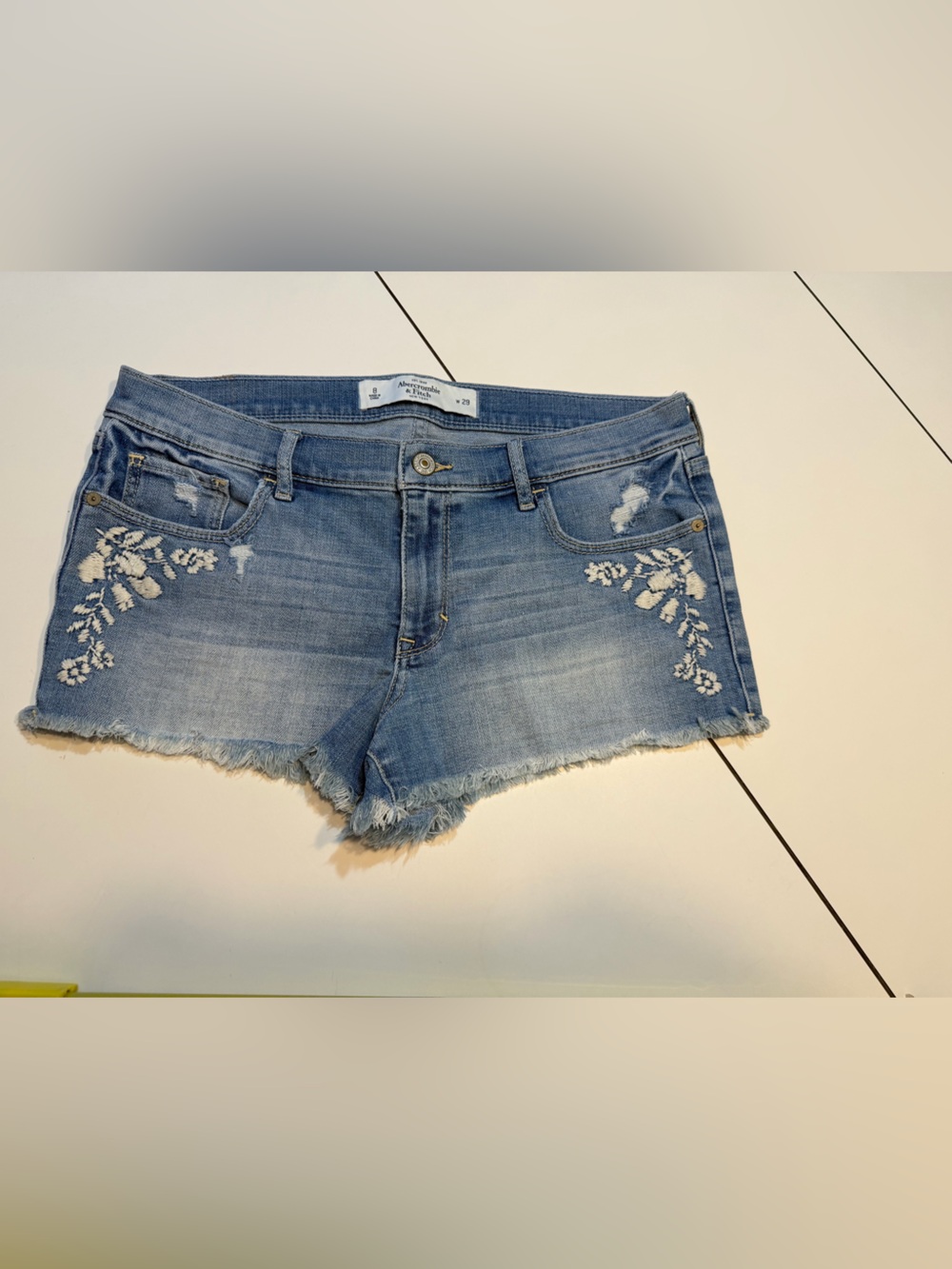 Abercrombie & Fitch denim shorts size 8 29 white floral embroidery frayed hem